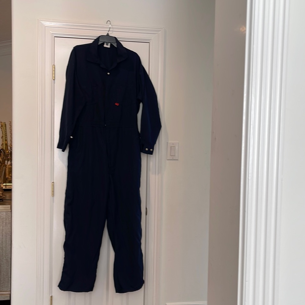 One piece men’s Dungy almost new in a good condition used for men’s activity